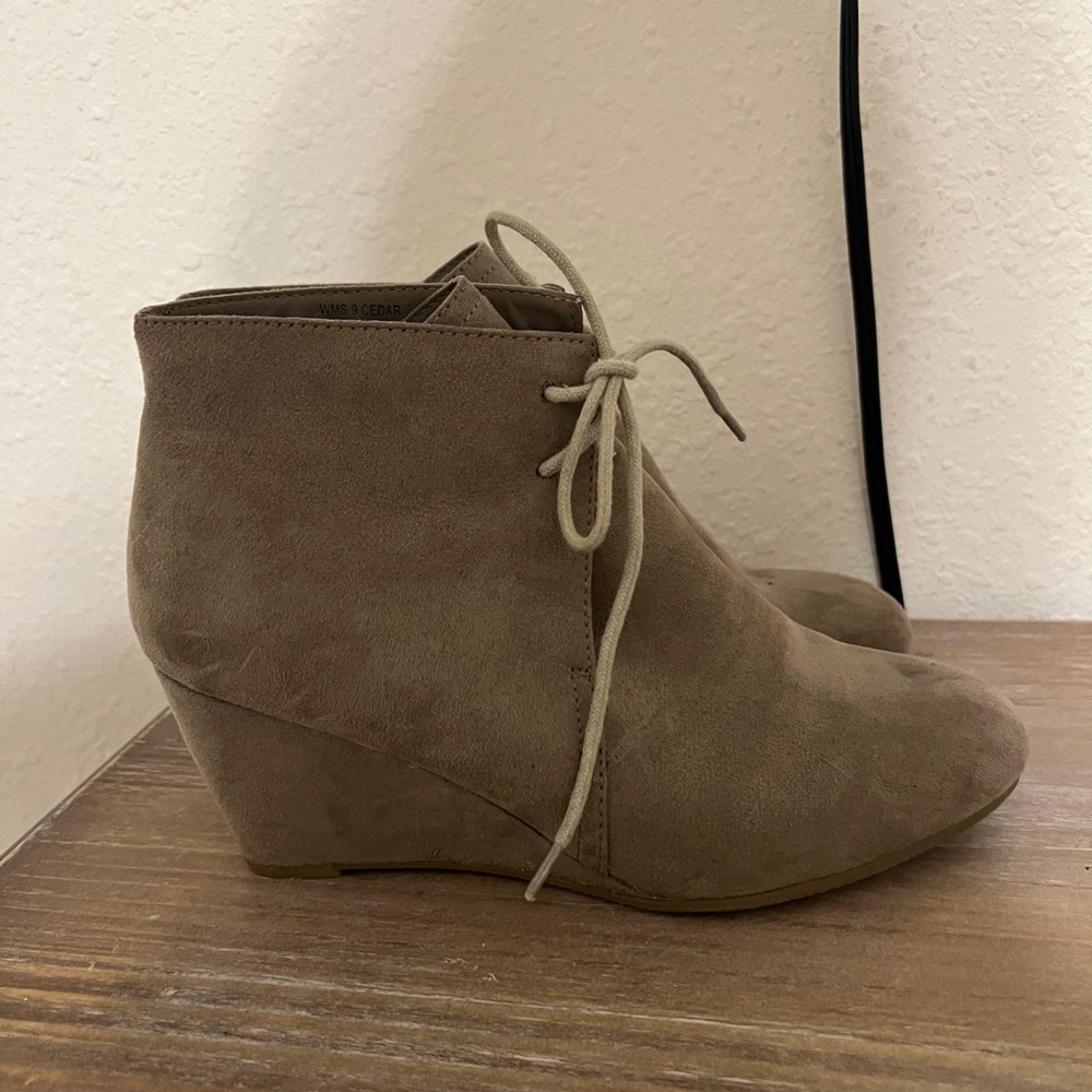 Cute Laced Heeled Booties